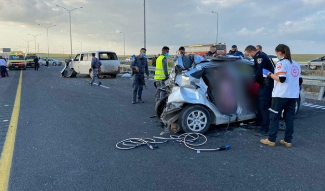 حادث الطرق في النقب: مصرع شخصين وإصابة آخرين بجروح خطيرة