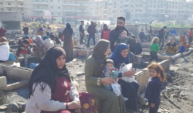 إحراق متعمّد لمخيّم للاجئين السوريين بلبنان يشرّد 120 عائلة
