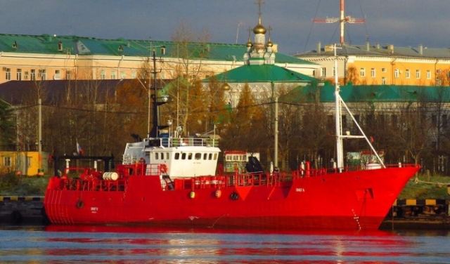 غرق سفينة صيد روسية على متنها 17 بحارًا في القطب الشمالي