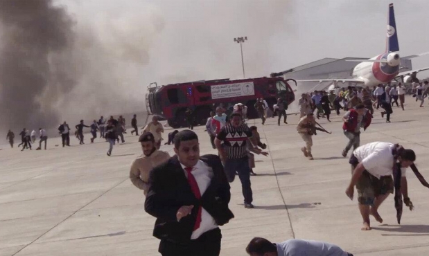 26 قتيلا على الأقل وعشرات الجرحى بانفجارات مطار عدن | أخبار عربية ودولية |  عرب 48