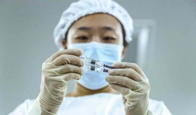 الصين ترخّص أول لقاح محلي لفيروس كورونا 