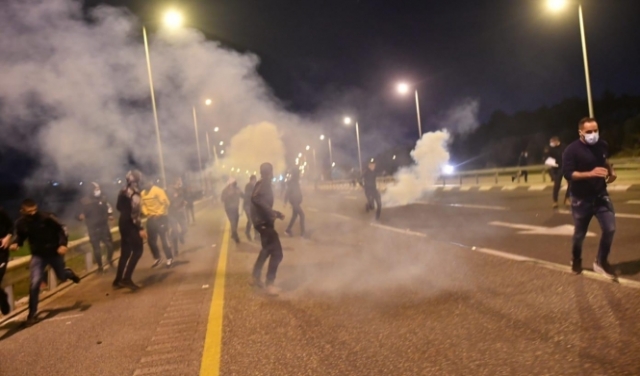 اعتداء الشرطة على تظاهرة كفر قرع: 3 معتقلين أحدهم قاصر وإصابات بالاختناق