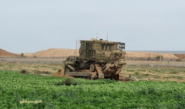 دبابات إسرائيلية تقصف مواقع لحماس بادعاء إطلاق نار على جرافة