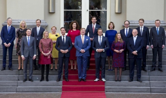 الحكومة الهولنديّة تستقيل بسبب خطأ إداري 