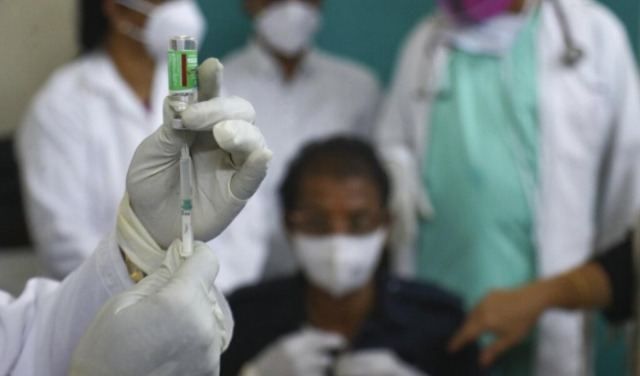 كورونا عالميًا: الهند تباشر تطعيم مواطنيها وأوروبا تعاني تباطؤ التسليم 
