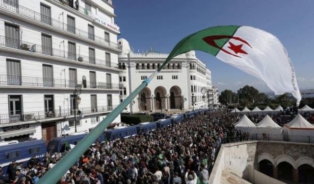 الحبس 18 شهرًا لناشطة في الحراك الجزائريّ