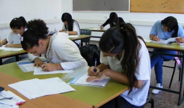 رغم الإغلاق: السماح لطلاب الثانويات التقدم للامتحانات بالمدارس