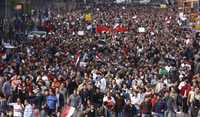 إضاءة على كواليس انقلاب الجيش المصري على مبارك