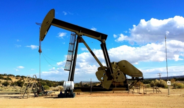 انخفاض أسعار النفط الخام العالمي