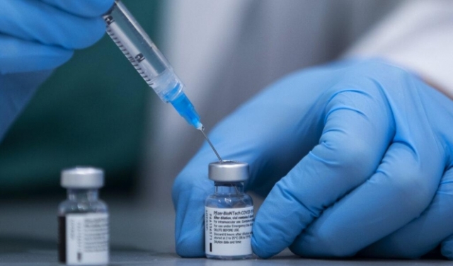 خبراء كابينيت كورونا الإسرائيلي يوصون بتطعيم الفلسطينيين بالضفة 