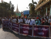 بورما: تجدد التظاهرات ضد الانقلاب وإطلاق سراح آلاف السجناء