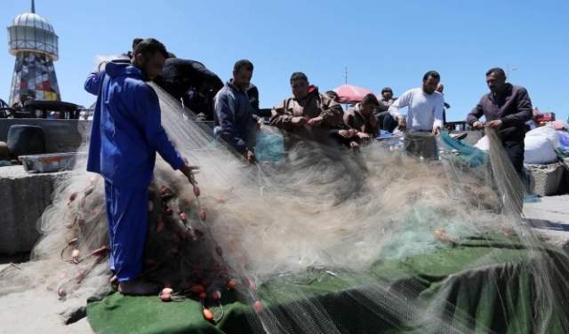 قذيفة استهدفت مراكبهم: استشهاد 3 صيادين قبالة شاطئ خان يونس