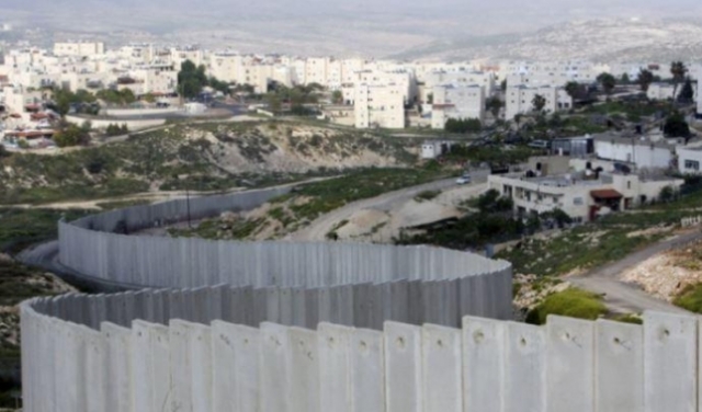 الاحتلال يخطر بهدم 10 مبانٍ قرب القدس