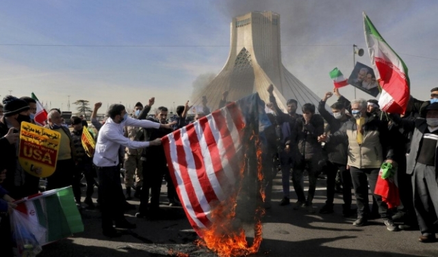 إدارة بايدن تفرض أولى عقوباتها على إيران