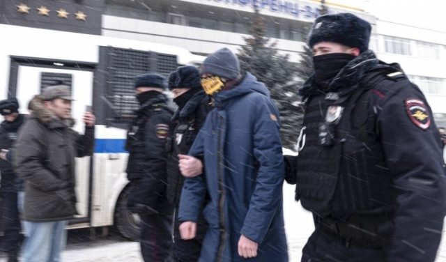 روسيا: الشرطة تقتحم منتدى للمعارضة وتعتقل العشرات