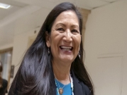 ديب هالاند تصبح أول وزيرة من السكان الأصليين في أميركا