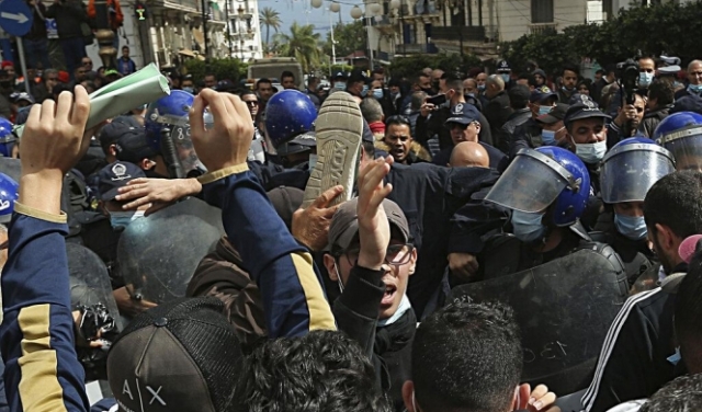 الاعتداء على صحافيين في الجزائر ومطالبة بفتح تحقيق