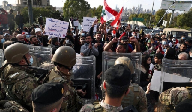 بيروت: مُتظاهرون يطالبون بـ