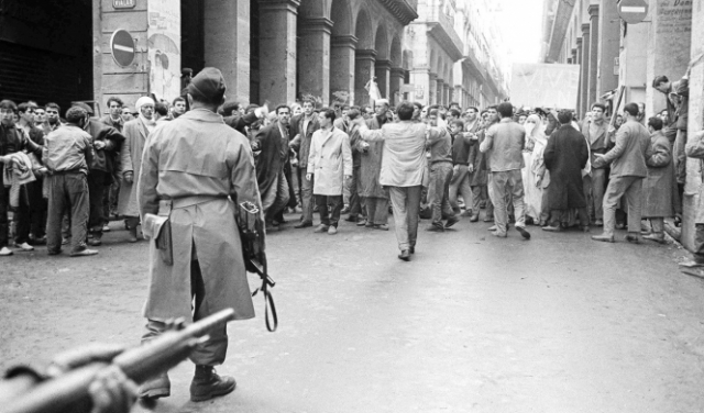 الجزائر تؤكد تمسكها بحق فتح الأرشيف الفرنسي