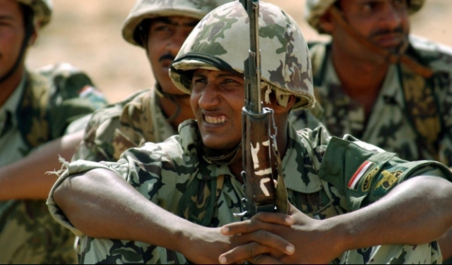 الجنديّة المصريّة: من نَزْعِ فأس الفلّاح حتّى عسكرة المشاعر