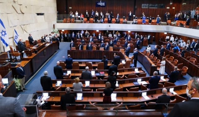 الكنيست يدرس مصادرة الحقوق البرلمانية لنواب عن المشتركة