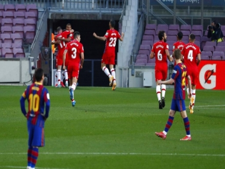 غرناطة يحرم برشلونة صدارة الدوري الإسباني