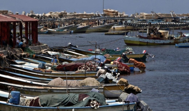 الاحتلال يعيد مساحة الصيد في بحر غزة حتى 15 ميلا