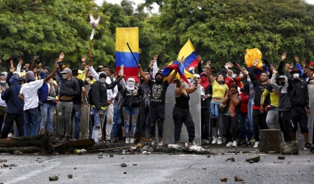  كولومبيا: 20 قتيلا ومئات الجرحى احتجاجا على إصلاح ضريبي