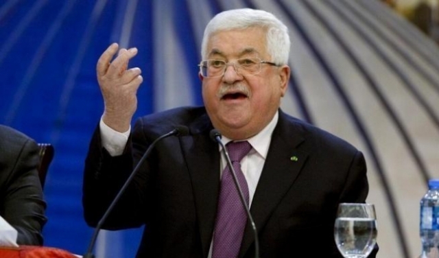 الرئيس الفلسطينيّ يلغي احتفالات الفطر ويعلن تنكيس الأعلام إثر العدوان بغزة