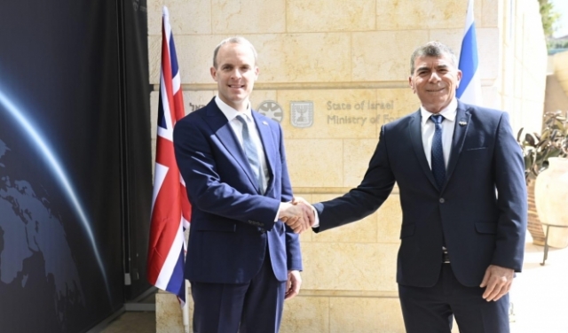 وزير الخارجية البريطاني يبحث بإسرائيل ورام الله حل الدولتين