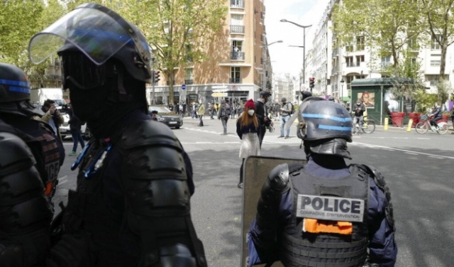 فرنسا: إصابة شرطية طعنا بسكين وفرار المعتدي