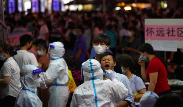 خوفًا من الانتشار: إغلاق حيّ في مدينة صينيّة جراء تفشي كورونا