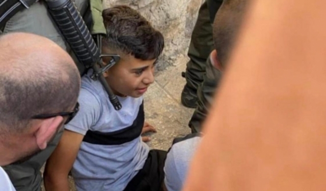 شرطة الاحتلال تدهس طفلا مقدسيًّا رفع العلم الفلسطينيّ على درّاجته