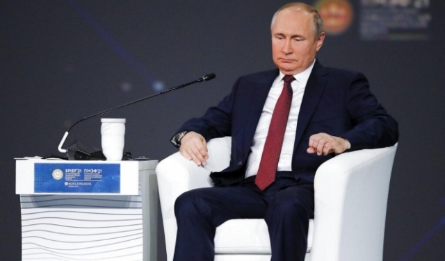 بوتين يوقّع قانونا يفتح الباب أمام منع المعارضين من خوض الانتخابات