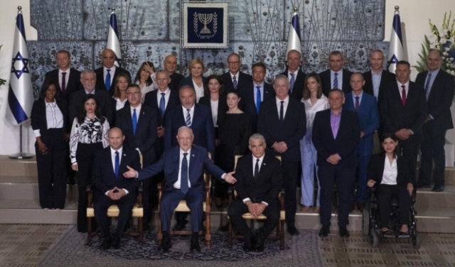 الحكومة الإسرائيلية الجديدة تباشر أعمالها.. بينيت يلتقي نتنياهو