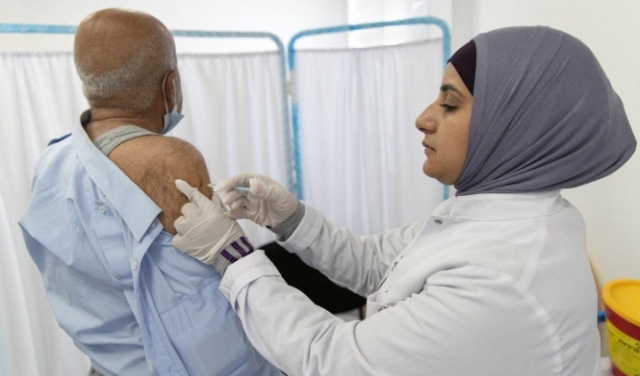 إسرائيل تسعى لاستئناف صفقة اللقاحات: وفاة و68 إصابة بكورونا بفلسطين