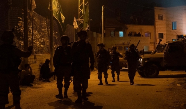 الاحتلال يعتقل 25 فلسطينيا بالضفة