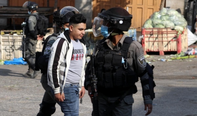 الاحتلال يعتقل 22 شخصا في الضفة بينهم فتية وأسرى محررين