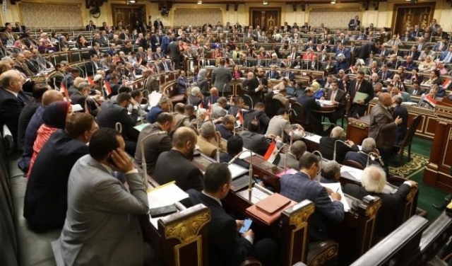 البرلمان المصري يقر قانون 