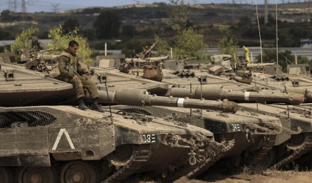 العدوان على غزة: سائقو شاحنات عرب أحبطوا مناورة للجيش الإسرائيلي