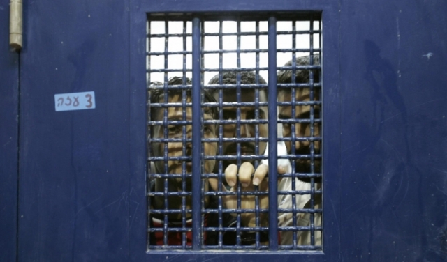 14 معتقلا إدرايا يواصلون إضرابهم عن الطعام بسجون الاحتلال