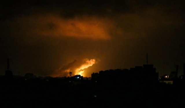 طيران الاحتلال يشن غارات على أهداف في غزة