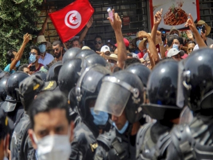 تونس: مواقف التيارات السياسية والاتحاد العام للشغل من إجراءات سعيّد