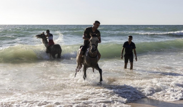 الاحتلال يقرر زيادة مساحة الصيد قبالة غزة