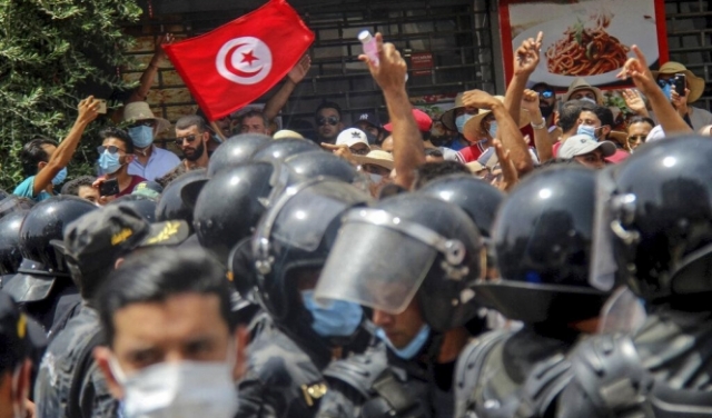 شهادة صحافيّة زارت تونس: احتُجزت ومُنعت السؤال أمام رئيس 