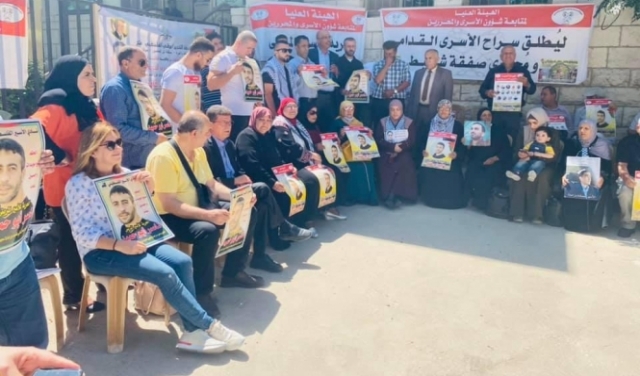 8 أسرى يواصلون الإضراب عن الطعام احتجاجا على اعتقالهم الإداري