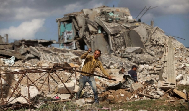 بعد أشهر من المنع: الاحتلال يسمح بدخول حديد البناء إلى غزة