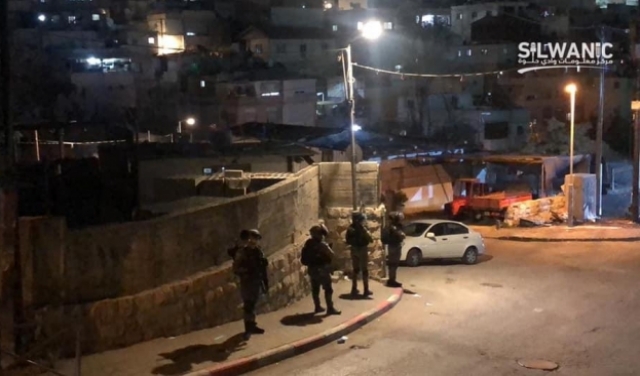 الاحتلال يقتحم مشفى المقاصد والطور: اعتقال 3 اطفال وإصابة امرأة بالرأس