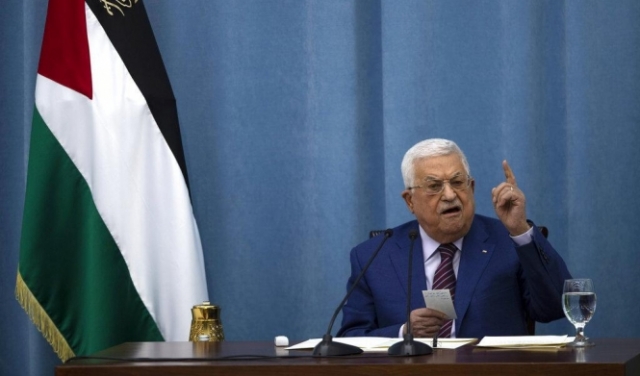 استطلاع: 80% من سكان الضفة وغزّة يريدون استقالة عبّاس