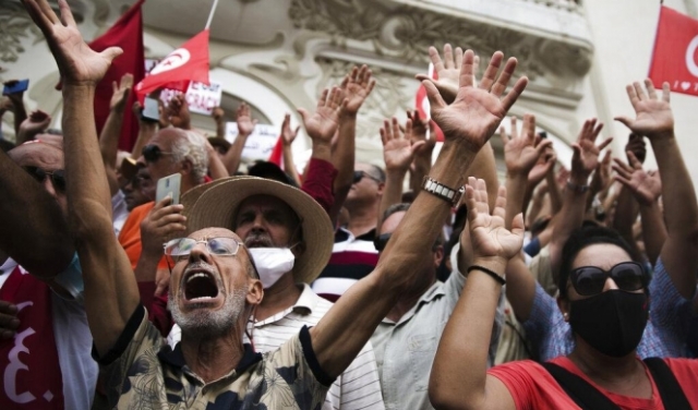 اتحاد الشغل التونسيّ يحذّر  من مخاطر تجميع السلطات بيد سعيّد